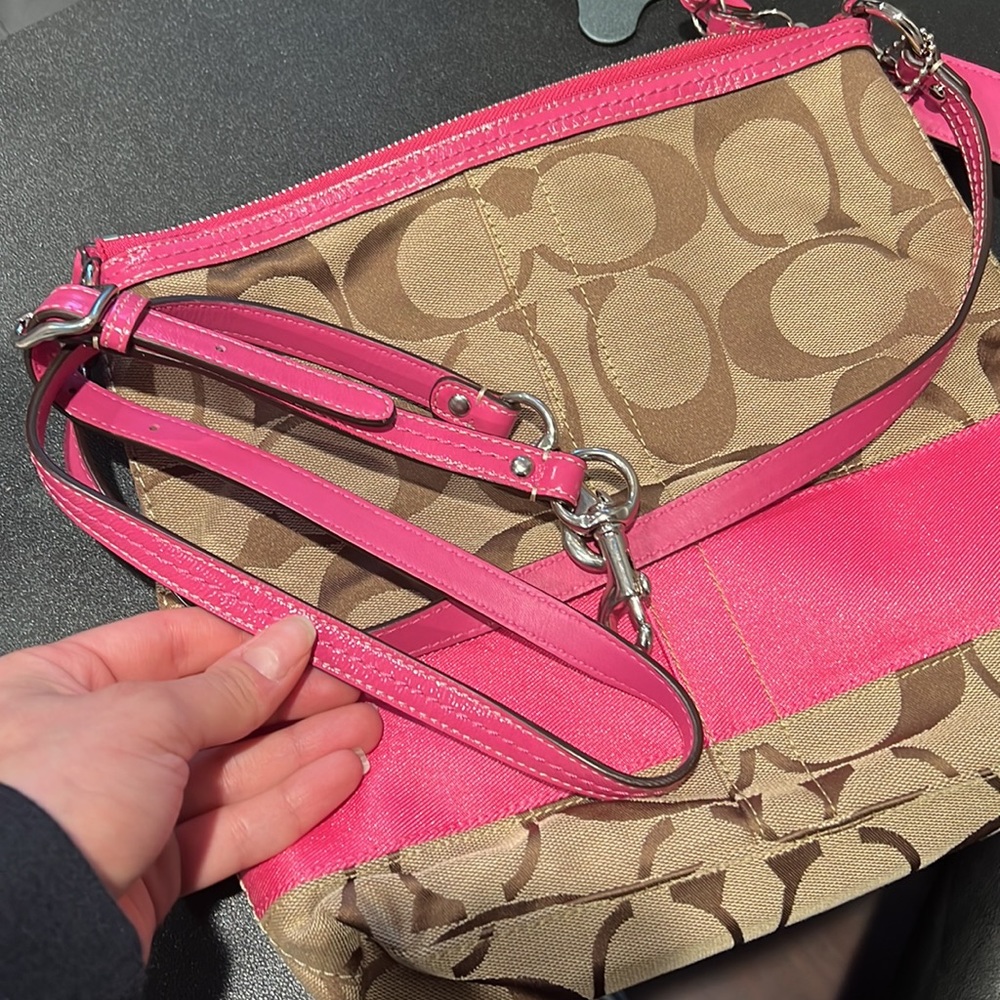 Converting Coach bag - Picture 4 of 5